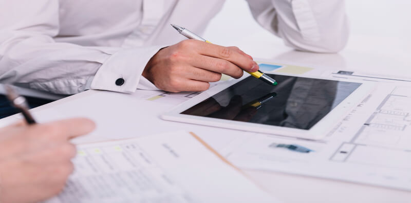 crop-people-discussing-drafts-office_800x396-op