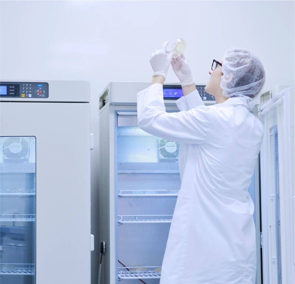 group-scientists-working-laboratory-re-op