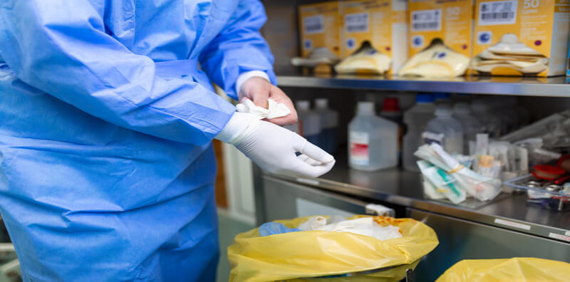 male-surgeon-removing-surgical-gloves-operation-theater-hospital_800x396-op